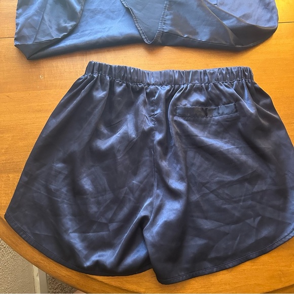 Ekouaer Women’s Blue Satin Pajama Short Sleeve Top and Shorts Set Size small - Picture 2 of 9